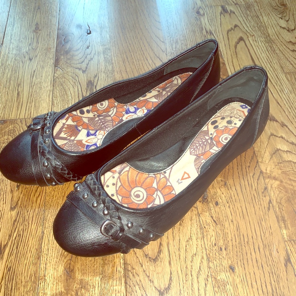 Like New BOC Flats in Black